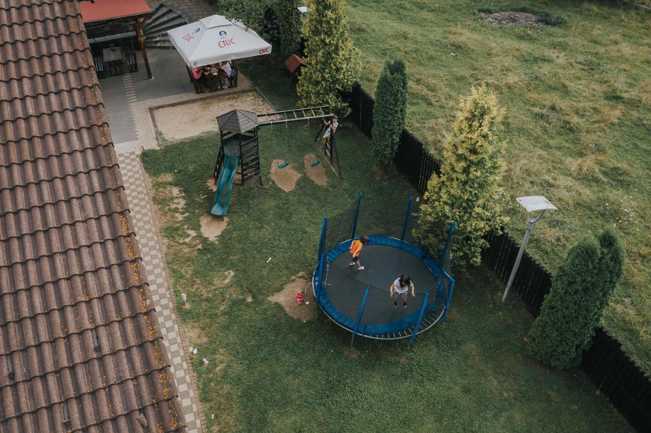 Pensiunea Rau Sadului Exteriér fotografie